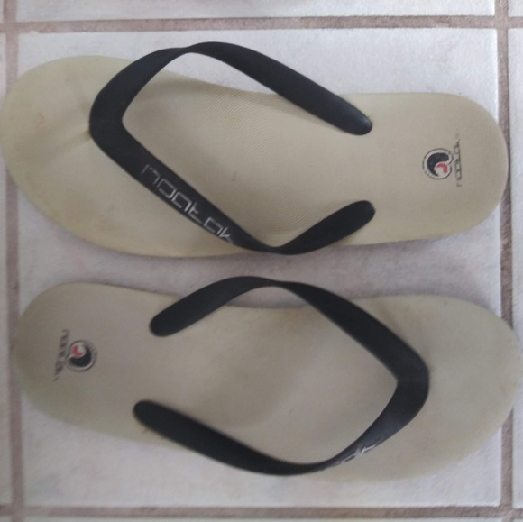 Flip flops - Picture 2 of 2